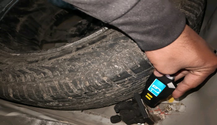 2012 Hyundai New Elantra 1.6 SX MT DIESEL, Diesel, Manual, 1,21,628 km, tyre