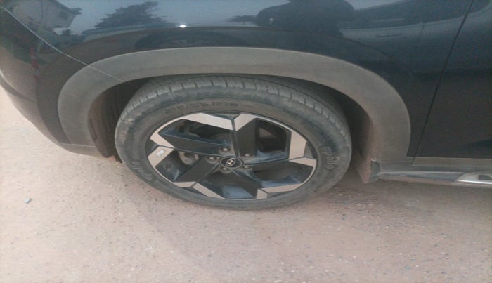 2022 Hyundai ALCAZAR PLATINUM (O) 7STR 1.5 AT, Diesel, Automatic, 51,097 km, tyre