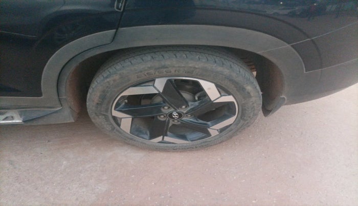 2022 Hyundai ALCAZAR PLATINUM (O) 7STR 1.5 AT, Diesel, Automatic, 51,097 km, tyre