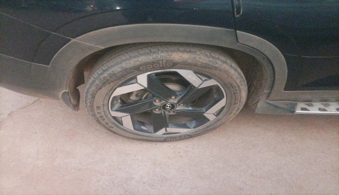 2022 Hyundai ALCAZAR PLATINUM (O) 7STR 1.5 AT, Diesel, Automatic, 51,097 km, tyre