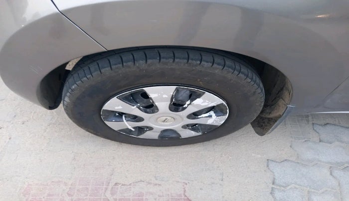 2018 Datsun Redi Go S 1.0 AMT, Petrol, Automatic, 1,00,372 km, tyre