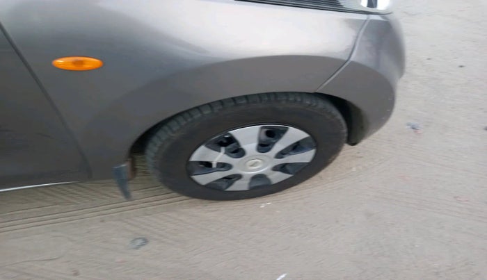 2018 Datsun Redi Go S 1.0 AMT, Petrol, Automatic, 1,00,372 km, tyre