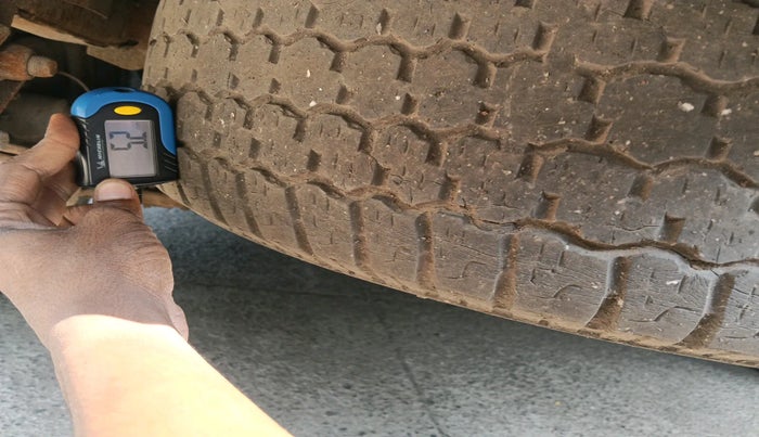 2011 Tata Sumo Grande MK II GX, Diesel, Manual, 1,13,075 km, tyre