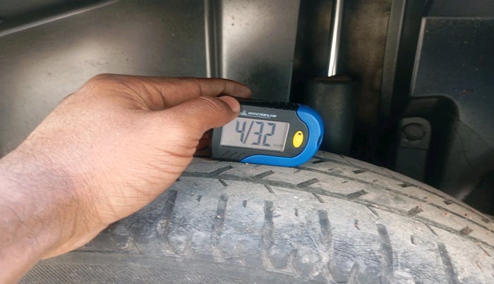 2012 Maruti Ertiga ZXI, Petrol, Manual, 98,604 km, tyre