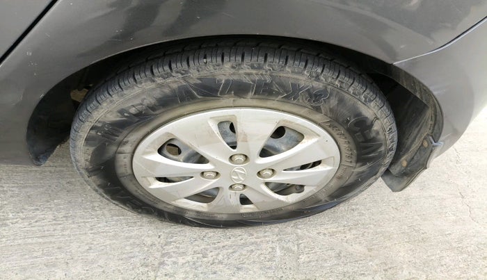 2010 Hyundai i10 MAGNA 1.2, Petrol, Manual, 1,48,297 km, tyre