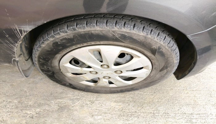 2010 Hyundai i10 MAGNA 1.2, Petrol, Manual, 1,48,297 km, tyre