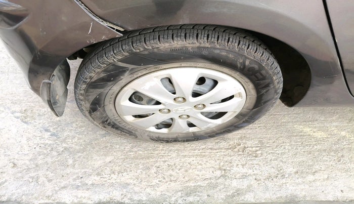 2010 Hyundai i10 MAGNA 1.2, Petrol, Manual, 1,48,297 km, tyre