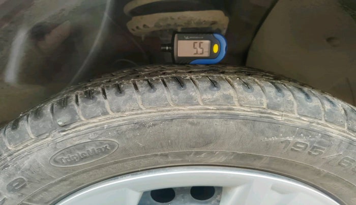 2020 Hyundai VENUE S 1.2, Petrol, Manual, 27,901 km, tyre