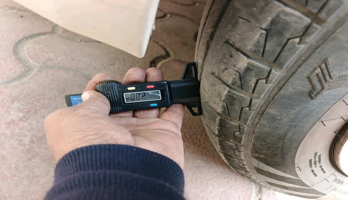 2011 Maruti Swift LXI, Petrol, Manual, 1,79,320 km, tyre