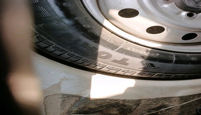 2011 Maruti Swift LXI, Petrol, Manual, 1,79,320 km, tyre