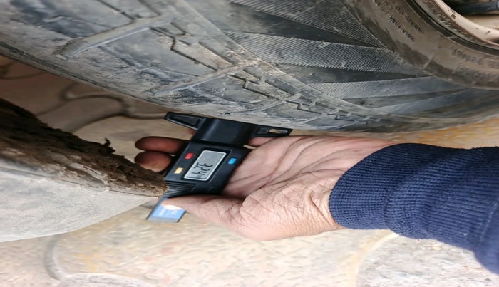 2011 Maruti Swift LXI, Petrol, Manual, 1,79,320 km, tyre