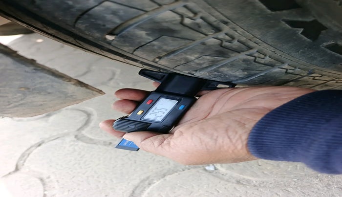 2011 Maruti Swift LXI, Petrol, Manual, 1,79,320 km, tyre