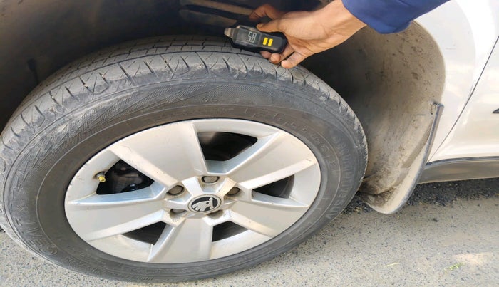 2014 Skoda Yeti ELEGANCE 4 X 2, Diesel, Manual, 2,26,860 km, tyre