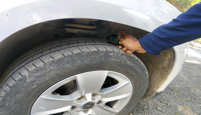 2014 Skoda Yeti ELEGANCE 4 X 2, Diesel, Manual, 2,26,860 km, tyre