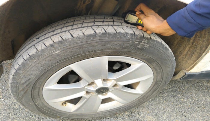 2014 Skoda Yeti ELEGANCE 4 X 2, Diesel, Manual, 2,26,860 km, tyre