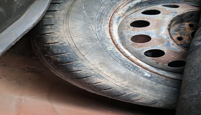 2011 Hyundai i20 MAGNA 1.2, Petrol, Manual, 1,37,562 km, tyre