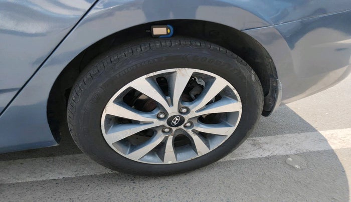 2014 Hyundai Verna FLUIDIC 1.6 VTVT SX, Petrol, Manual, 60,977 km, tyre