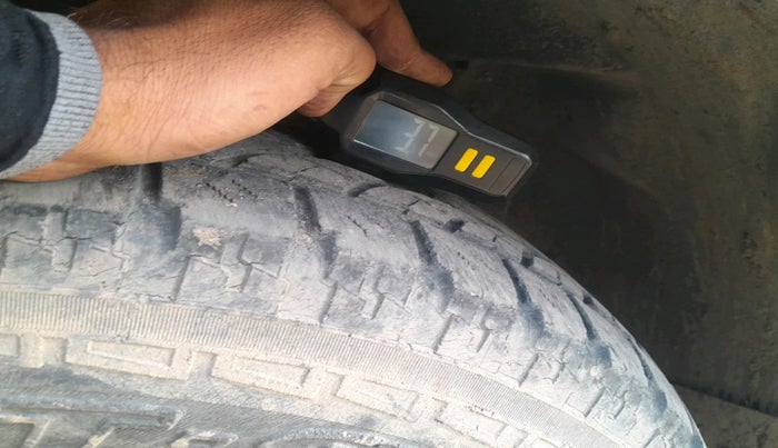 2010 Mahindra Scorpio VLX 2WD AT, Diesel, Automatic, 1,17,199 km, tyre