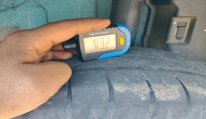 2012 Toyota Etios Liva GD, Diesel, Manual, 80,954 km, tyre