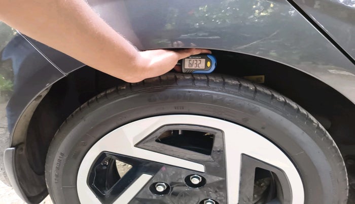 2025 Hyundai GRAND I10 NIOS SPORTZ AMT 1.2 KAPPA VTVT, Petrol, Automatic, 2,514 km, tyre