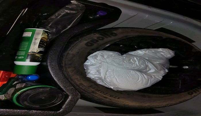 2015 Volkswagen Vento HIGHLINE 1.5 AT, Diesel, Automatic, 2,25,363 km, tyre