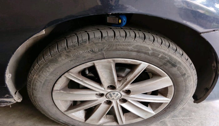 2015 Volkswagen Vento HIGHLINE 1.5 AT, Diesel, Automatic, 2,25,363 km, tyre