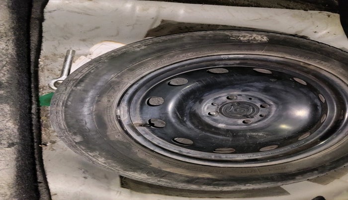 2011 Fiat Grand Punto EMOTION PACK 1.3, Diesel, Manual, 1,27,668 km, tyre