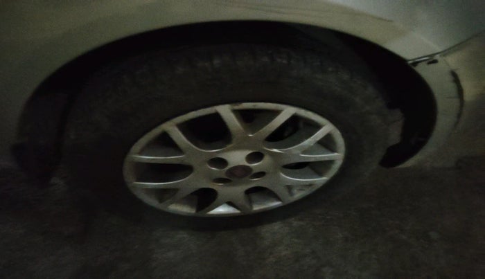 2011 Fiat Grand Punto EMOTION PACK 1.3, Diesel, Manual, 1,27,668 km, tyre