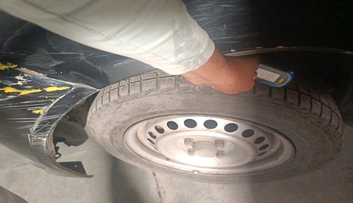 2013 Honda Amaze 1.5L I-DTEC EX, Diesel, Manual, 1,03,646 km, tyre