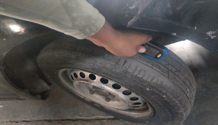 2013 Honda Amaze 1.5L I-DTEC EX, Diesel, Manual, 1,03,646 km, tyre