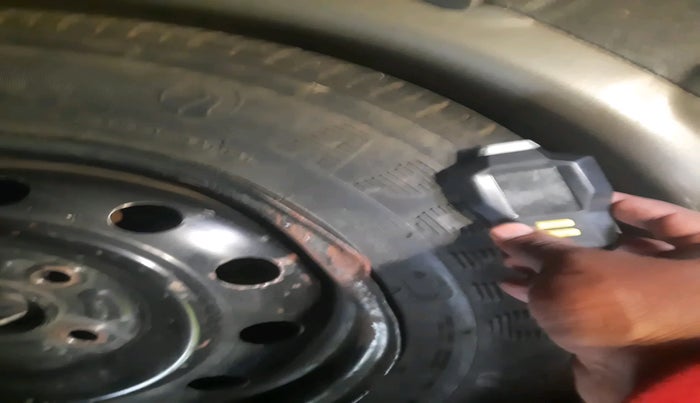 2011 Maruti Ritz VXI, Petrol, Manual, 84,214 km, tyre