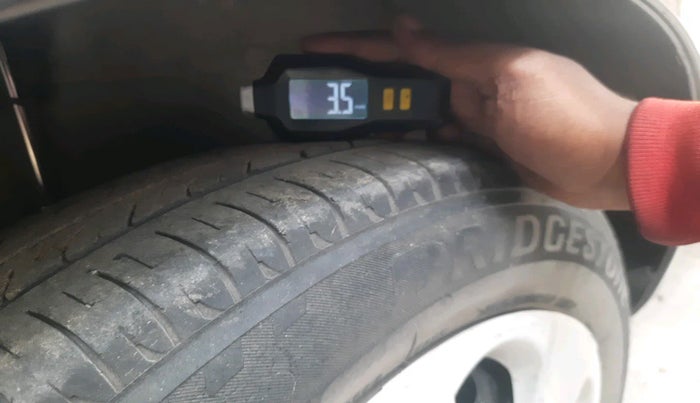 2011 Maruti Ritz VXI, Petrol, Manual, 84,214 km, tyre