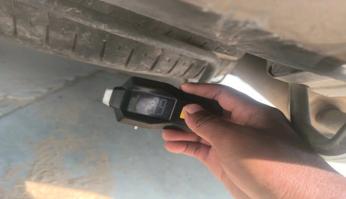 2019 Maruti Ertiga VXI SHVS, Petrol, Manual, 57,304 km, tyre