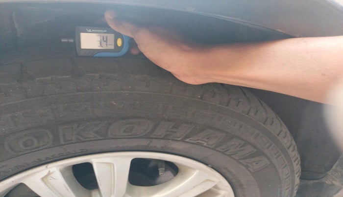 2014 Ssangyong Rexton RX7, Diesel, Automatic, 1,01,653 km, tyre