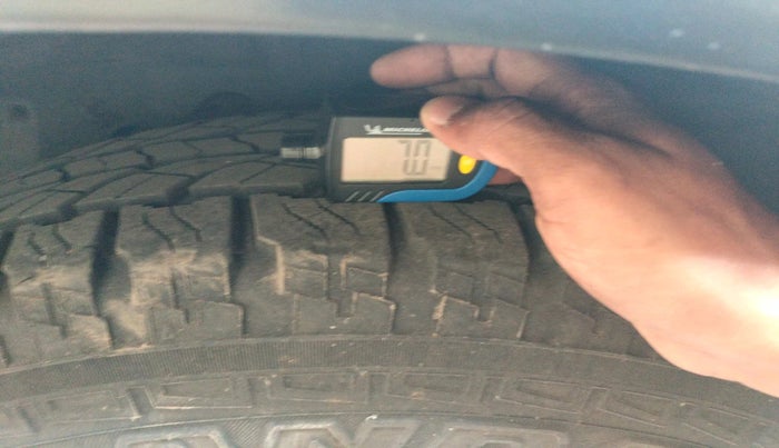 2014 Ssangyong Rexton RX7, Diesel, Automatic, 1,01,653 km, tyre