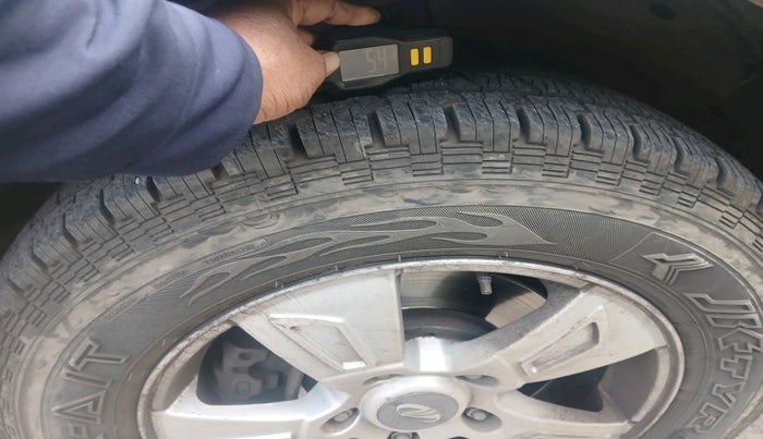 2012 Mahindra XUV500 W8, Diesel, Manual, 1,68,814 km, tyre