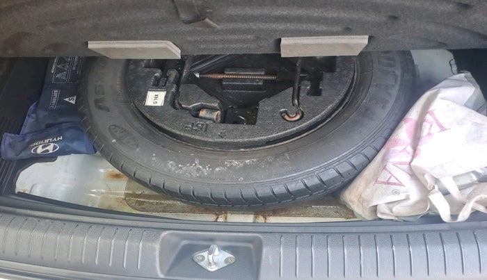 2016 Hyundai Creta SX PLUS 1.6 DIESEL, Diesel, Manual, 1,18,219 km, tyre