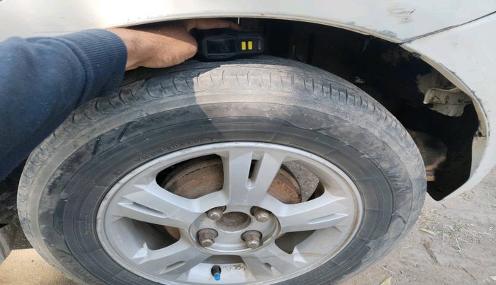 2012 Toyota Etios Liva GD, Diesel, Manual, 1,63,154 km, tyre