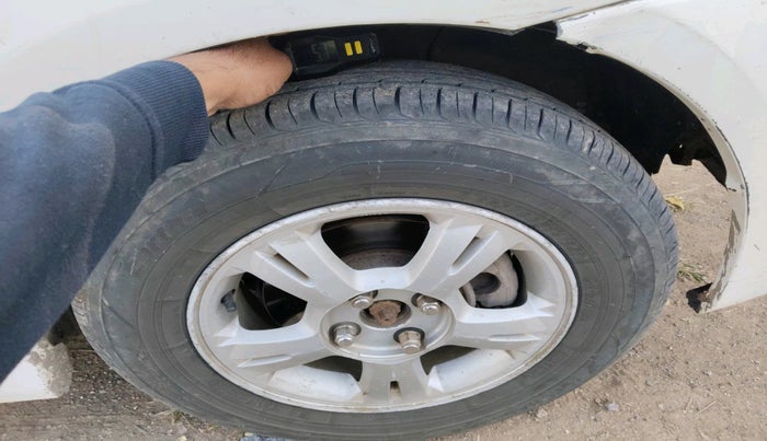 2012 Toyota Etios Liva GD, Diesel, Manual, 1,63,154 km, tyre