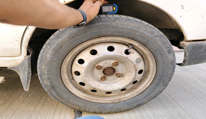 2011 Maruti Eeco 5 STR WITH A/C+HTR CNG, Petrol, Manual, 2,23,530 km, tyre