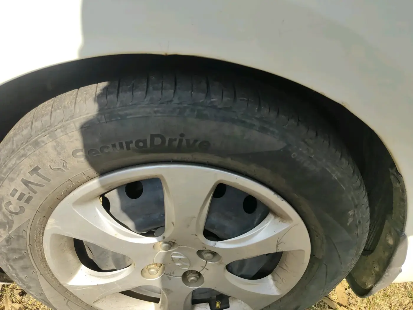 2012 Hyundai Verna FLUIDIC 1.4 CRDI EX, Diesel, Manual, 1,41,549 km, tyre