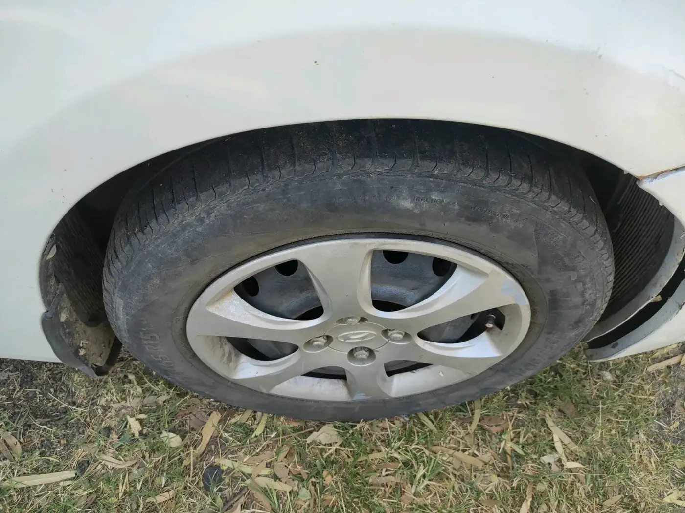 2012 Hyundai Verna FLUIDIC 1.4 CRDI EX, Diesel, Manual, 1,41,549 km, tyre