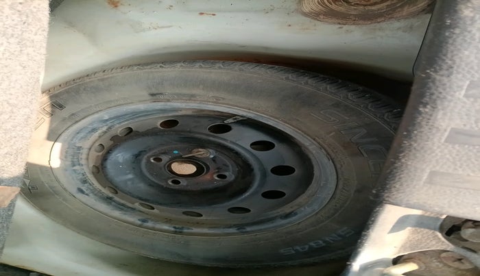 2012 Maruti Swift VXI, Petrol, Manual, 1,30,822 km, tyre