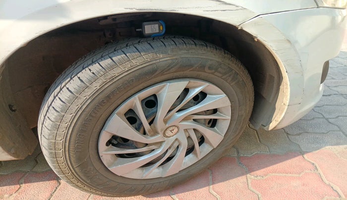 2012 Maruti Swift VXI, Petrol, Manual, 1,30,822 km, tyre