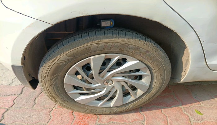 2012 Maruti Swift VXI, Petrol, Manual, 1,30,822 km, tyre