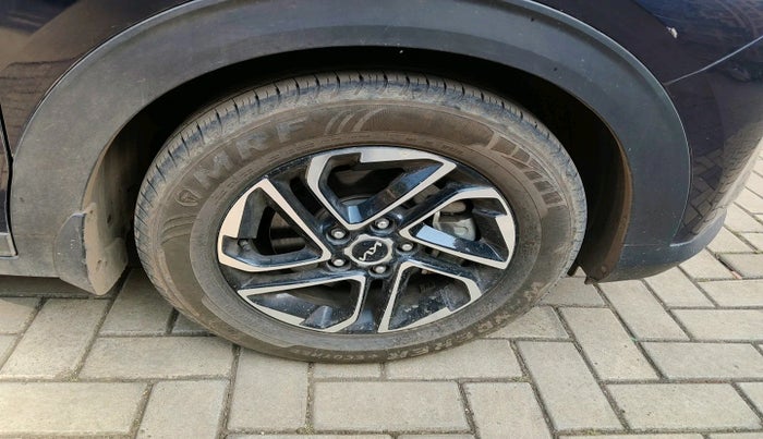 2022 KIA CARENS LUXURY PLUS 1.4 PETROL DCT 6 STR, Petrol, Automatic, 14,300 km, tyre