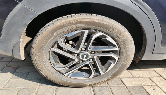 2022 KIA CARENS LUXURY PLUS 1.4 PETROL DCT 6 STR, Petrol, Automatic, 14,300 km, tyre