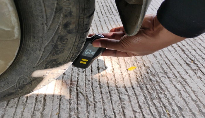 2017 Hyundai Eon MAGNA +, Petrol, Manual, 43,346 km, tyre