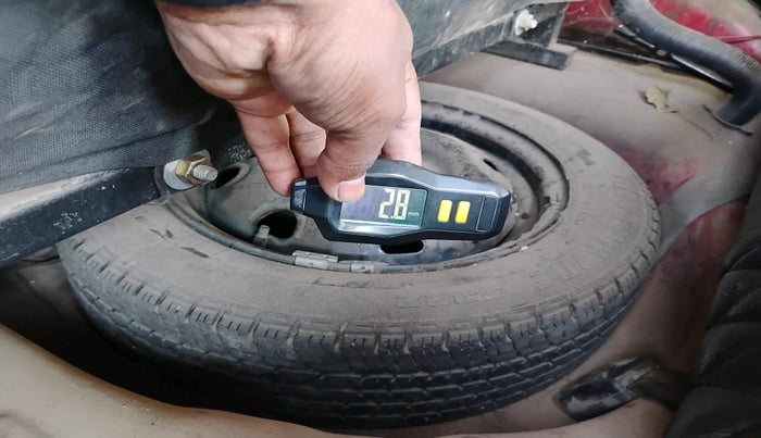 2017 Hyundai Eon MAGNA +, Petrol, Manual, 43,346 km, tyre