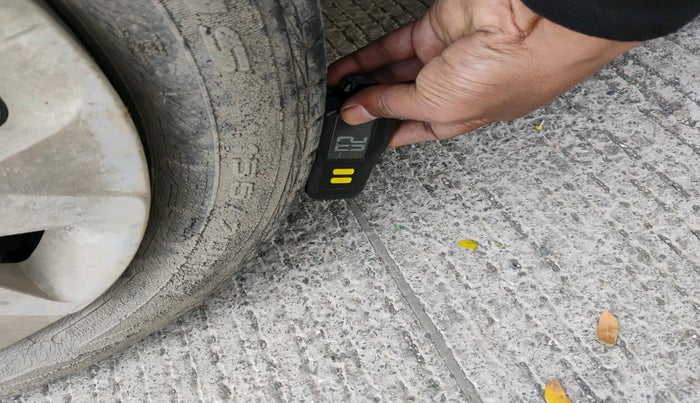 2017 Hyundai Eon MAGNA +, Petrol, Manual, 43,346 km, tyre